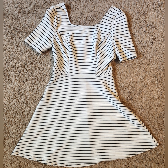 Speechless White Dress w/ Black Stripes - Small - Picture 3 of 8